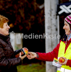 Autofasten_Äpfel_verteilen_F._Neuhold-101