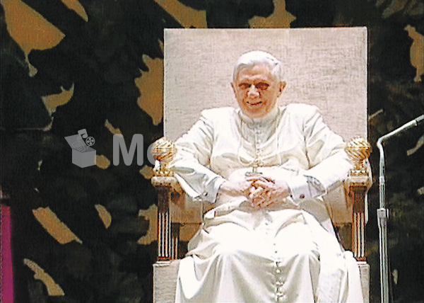 Benedikt XVI (57)