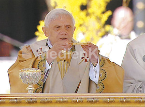 Benedikt XVI (66) Benedikt XVI (66)