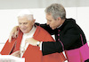 Benedikt XVI (83)