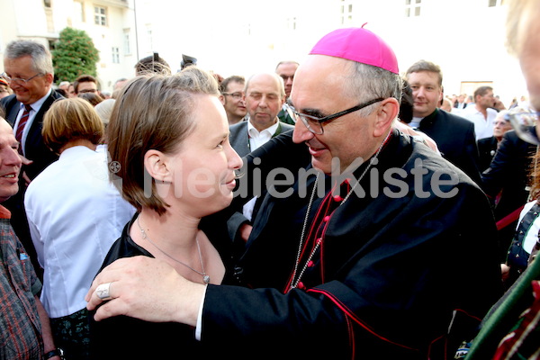 Bischofsweihe_Agape_18_bis_19_Uhr_Sonntagsblatt IMG_2291