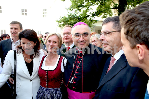 Bischofsweihe_Agape_18_bis_19_Uhr_Sonntagsblatt IMG_2320