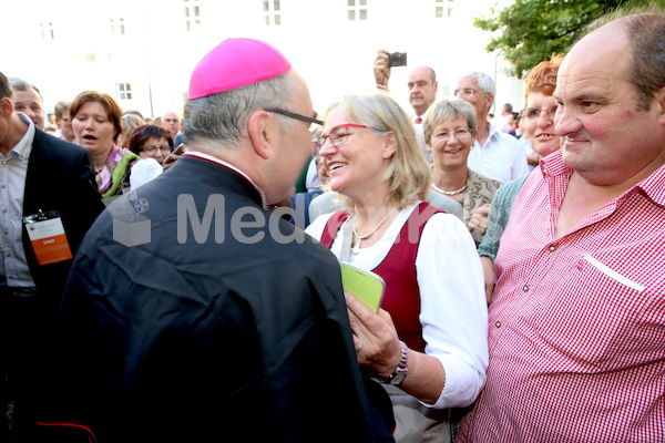 Bischofsweihe_Agape_18_bis_19_Uhr_Sonntagsblatt IMG_2341