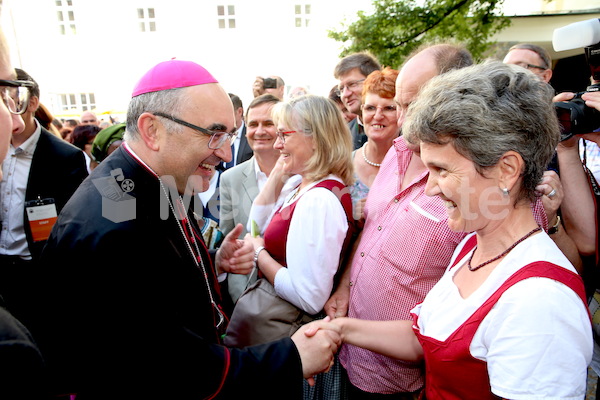 Bischofsweihe_Agape_18_bis_19_Uhr_Sonntagsblatt IMG_2342