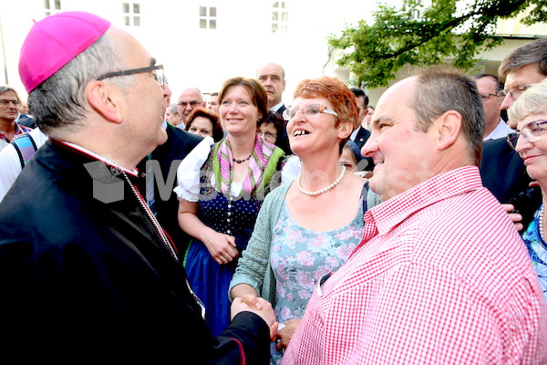 Bischofsweihe_Agape_18_bis_19_Uhr_Sonntagsblatt IMG_2356