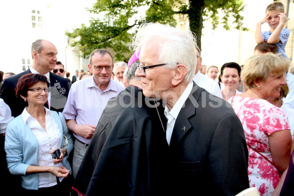 Bischofsweihe_Agape_18_bis_19_Uhr_Sonntagsblatt IMG_2367