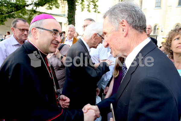 Bischofsweihe_Agape_18_bis_19_Uhr_Sonntagsblatt IMG_2373