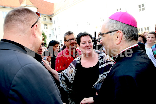 Bischofsweihe_Agape_18_bis_19_Uhr_Sonntagsblatt IMG_2393