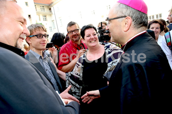 Bischofsweihe_Agape_18_bis_19_Uhr_Sonntagsblatt IMG_2394