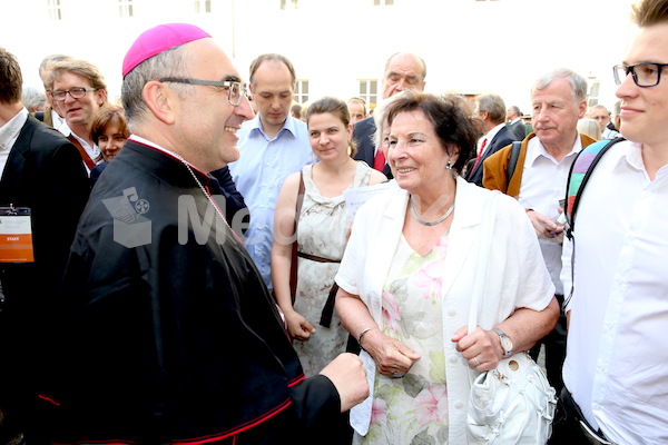 Bischofsweihe_Agape_18_bis_19_Uhr_Sonntagsblatt IMG_2397