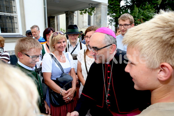 Bischofsweihe_Agape_18_bis_19_Uhr_Sonntagsblatt IMG_2473