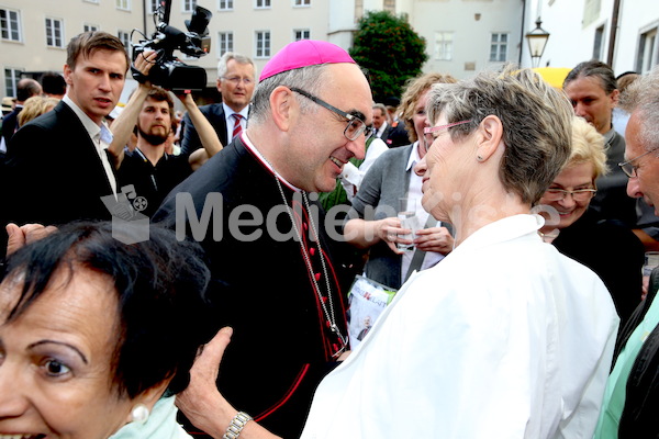 Bischofsweihe_Agape_18_bis_19_Uhr_Sonntagsblatt IMG_2479