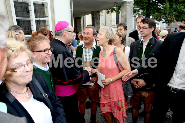 Bischofsweihe_Agape_18_bis_19_Uhr_Sonntagsblatt IMG_2481
