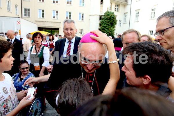Bischofsweihe_Agape_18_bis_19_Uhr_Sonntagsblatt IMG_2580