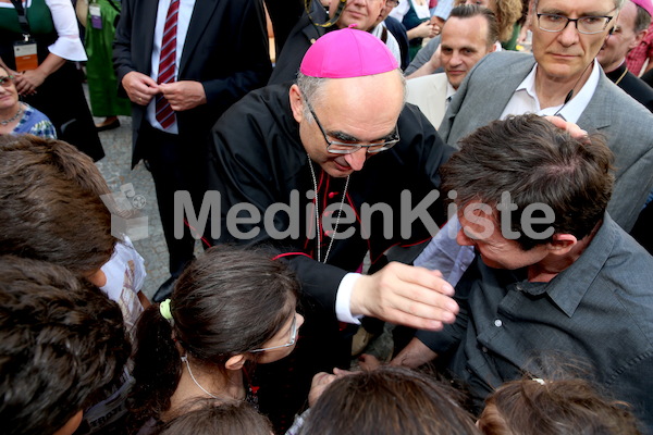 Bischofsweihe_Agape_18_bis_19_Uhr_Sonntagsblatt IMG_2588