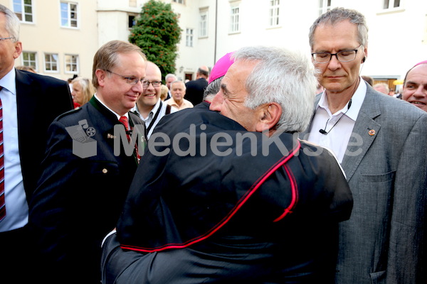Bischofsweihe_Agape_18_bis_19_Uhr_Sonntagsblatt IMG_2591
