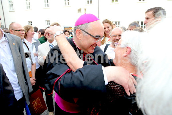 Bischofsweihe_Agape_18_bis_19_Uhr_Sonntagsblatt IMG_2605