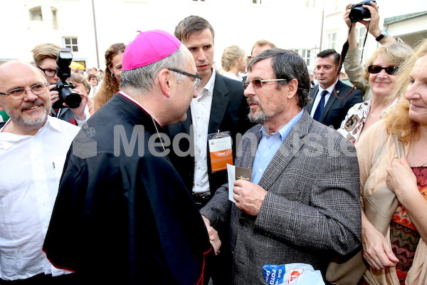 Bischofsweihe_Agape_18_bis_19_Uhr_Sonntagsblatt IMG_2611