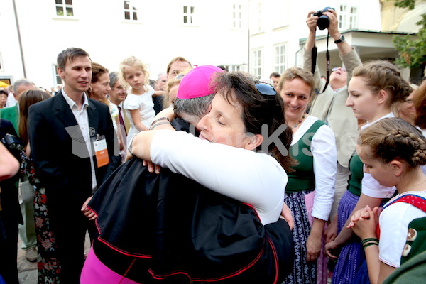 Bischofsweihe_Agape_18_bis_19_Uhr_Sonntagsblatt IMG_2617