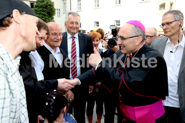 Bischofsweihe_Agape_18_bis_19_Uhr_Sonntagsblatt IMG_2635