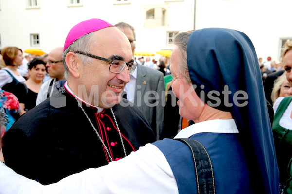 Bischofsweihe_Agape_18_bis_19_Uhr_Sonntagsblatt IMG_2638