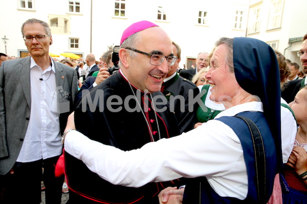 Bischofsweihe_Agape_18_bis_19_Uhr_Sonntagsblatt IMG_2640