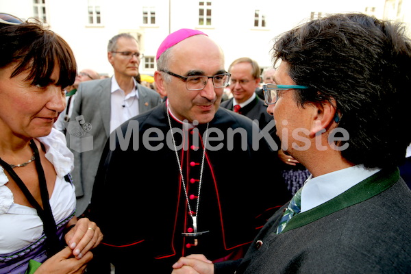 Bischofsweihe_Agape_18_bis_19_Uhr_Sonntagsblatt IMG_2641
