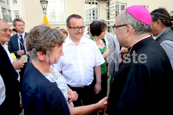 Bischofsweihe_Agape_18_bis_19_Uhr_Sonntagsblatt IMG_2650