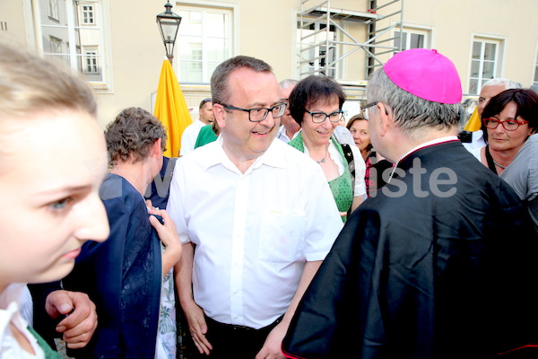 Bischofsweihe_Agape_18_bis_19_Uhr_Sonntagsblatt IMG_2652
