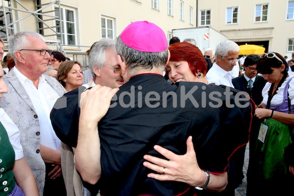 Bischofsweihe_Agape_18_bis_19_Uhr_Sonntagsblatt IMG_2661