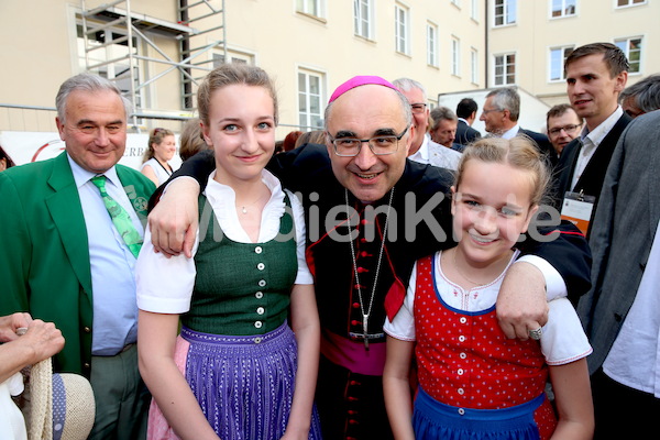 Bischofsweihe_Agape_18_bis_19_Uhr_Sonntagsblatt IMG_2666