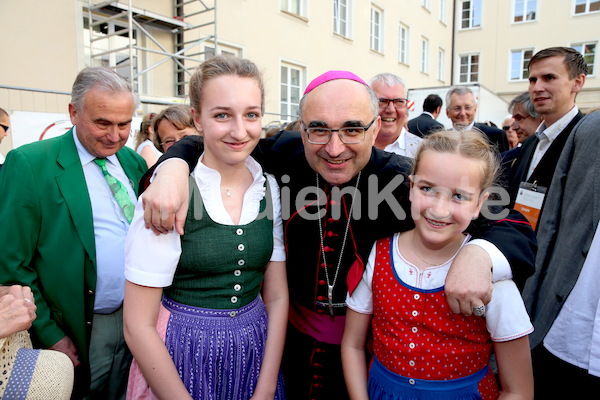 Bischofsweihe_Agape_18_bis_19_Uhr_Sonntagsblatt IMG_2669