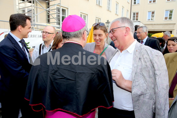 Bischofsweihe_Agape_18_bis_19_Uhr_Sonntagsblatt IMG_2689