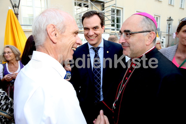 Bischofsweihe_Agape_18_bis_19_Uhr_Sonntagsblatt IMG_2690