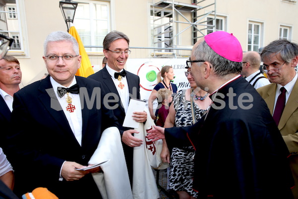 Bischofsweihe_Agape_18_bis_19_Uhr_Sonntagsblatt IMG_2701