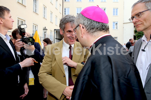 Bischofsweihe_Agape_18_bis_19_Uhr_Sonntagsblatt IMG_2706