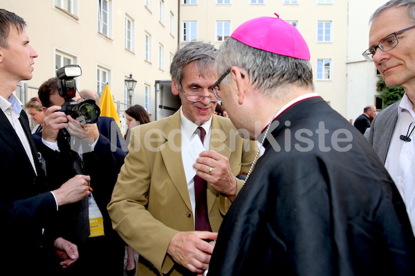 Bischofsweihe_Agape_18_bis_19_Uhr_Sonntagsblatt IMG_2707