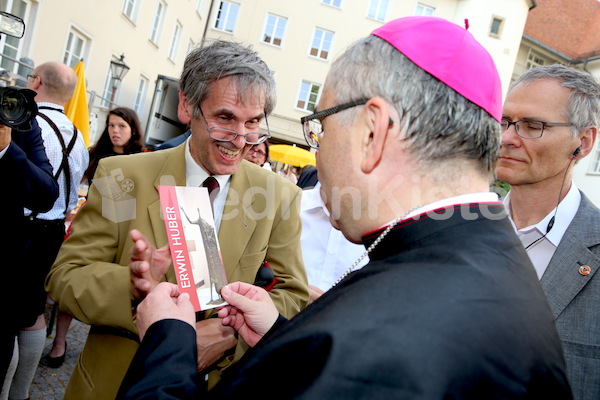 Bischofsweihe_Agape_18_bis_19_Uhr_Sonntagsblatt IMG_2708