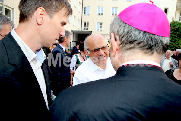 Bischofsweihe_Agape_18_bis_19_Uhr_Sonntagsblatt IMG_2709