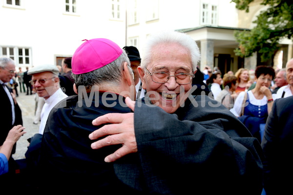 Bischofsweihe_Agape_18_bis_19_Uhr_Sonntagsblatt IMG_2717