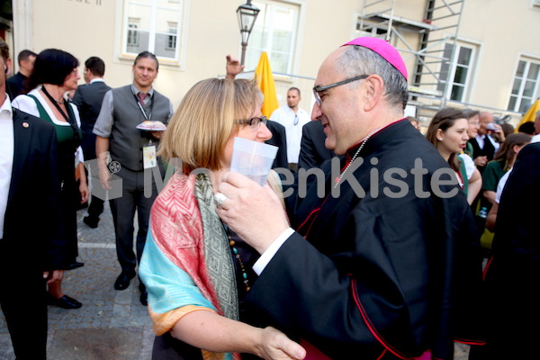 Bischofsweihe_Agape_18_bis_19_Uhr_Sonntagsblatt IMG_2742