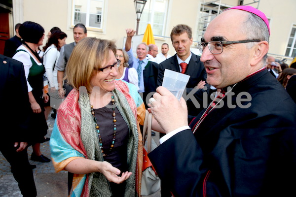 Bischofsweihe_Agape_18_bis_19_Uhr_Sonntagsblatt IMG_2743