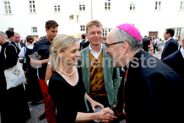 Bischofsweihe_Agape_18_bis_19_Uhr_Sonntagsblatt IMG_2780