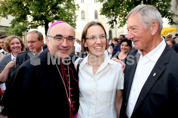 Bischofsweihe_Agape_18_bis_19_Uhr_Sonntagsblatt IMG_2785