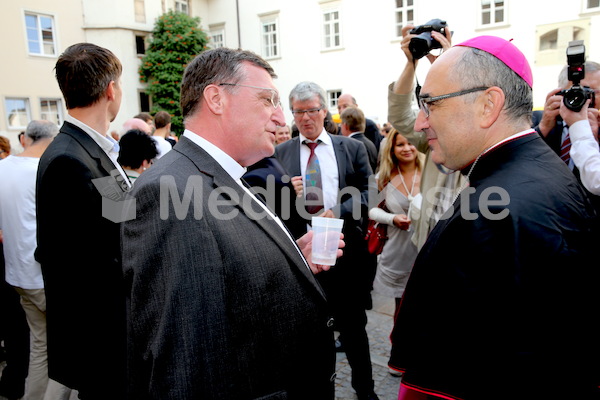 Bischofsweihe_Agape_18_bis_19_Uhr_Sonntagsblatt IMG_2800