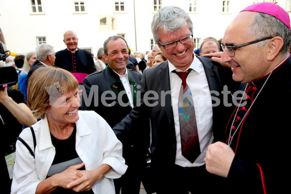 Bischofsweihe_Agape_18_bis_19_Uhr_Sonntagsblatt IMG_2807