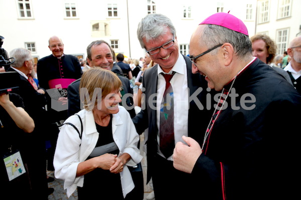 Bischofsweihe_Agape_18_bis_19_Uhr_Sonntagsblatt IMG_2808