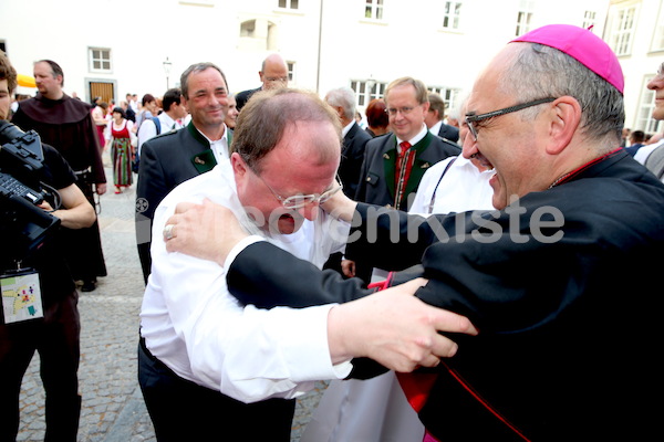 Bischofsweihe_Agape_18_bis_19_Uhr_Sonntagsblatt IMG_2828