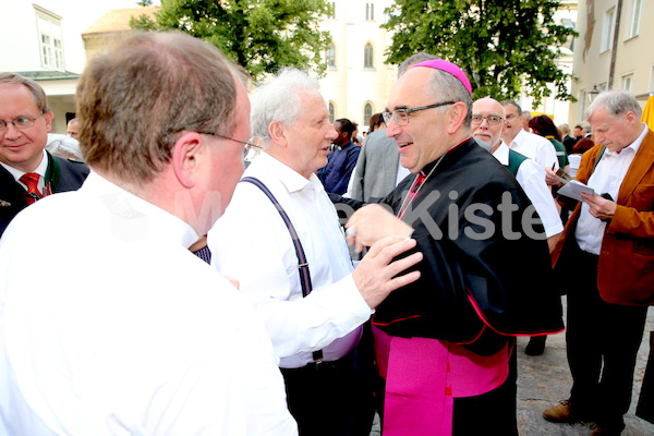 Bischofsweihe_Agape_18_bis_19_Uhr_Sonntagsblatt IMG_2829