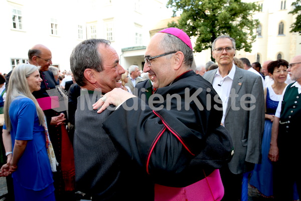 Bischofsweihe_Agape_18_bis_19_Uhr_Sonntagsblatt IMG_2839